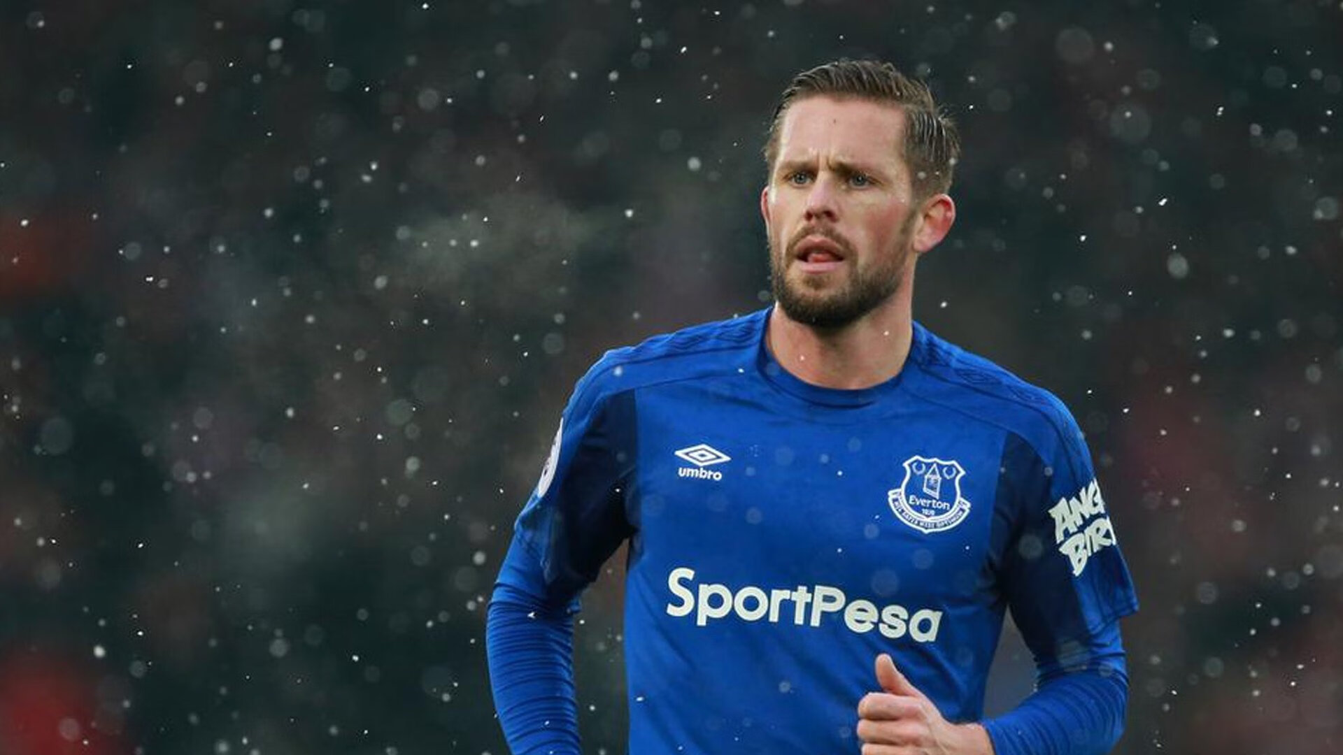 华达斯菲尔德主场战平彼得伯勒，球队近五轮不胜，阵容调整迫在眉睫